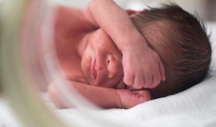 Σε δύο ισόποσες δόσεις θα καταβάλλεται το επίδομα γέννησης των 2.000 ευρώ - Τα κριτήρια