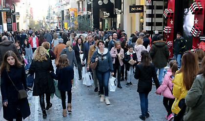 Τι ώρα κλείνουν καταστήματα και τράπεζες την παραμονή Πρωτοχρονιάς