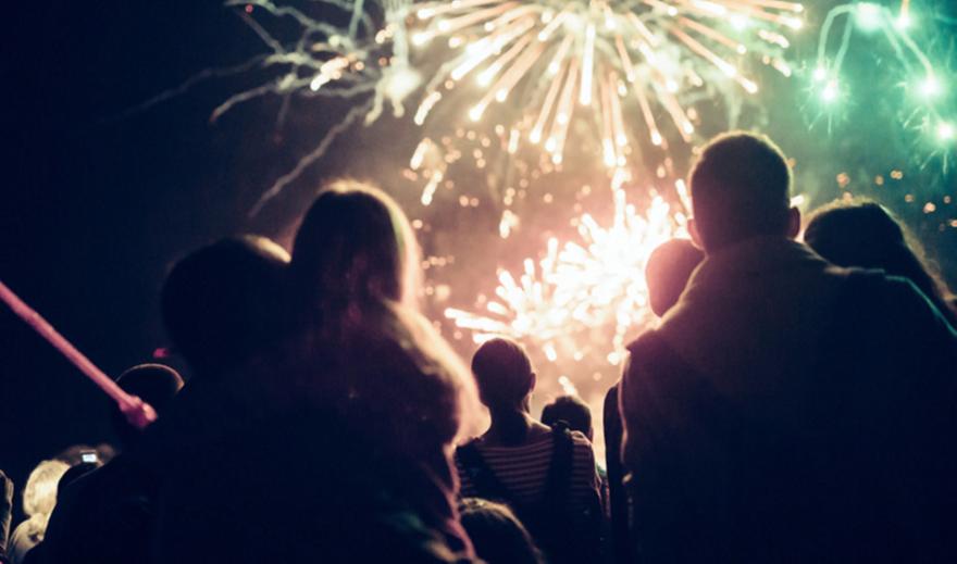 Ενας νεκρός και πολλοί τραυματίες σε Γαλλία κι Ιταλία από βεγγαλικά της Πρωτοχρονιάς