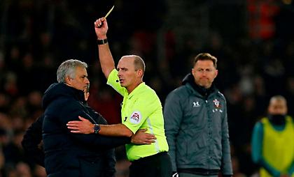 Μουρίνιο: «Μου άξιζε η κίτρινη. Ήμουν αγενής, αλλά απέναντι σε έναν βλάκα»