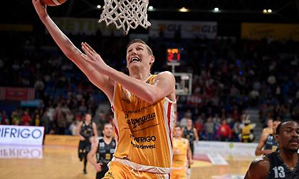 Πέζαρο: «Δεν φεύγει ο Κλιντ Τσάπμαν»