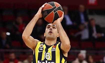 Buzzer beater πίσω από το κέντρο ο Σλούκας στο ΣΕΦ! (video)