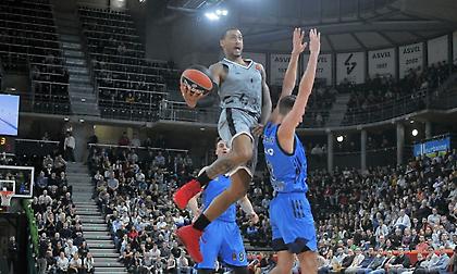 Χάνει για δύο εβδομάδες τον Τζάκσον η Βιλερμπάν