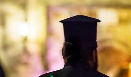 Παπάς χαστούκισε 60χρονη στη Λάρισα γιατί πήρε δεύτερο αντίδωρο