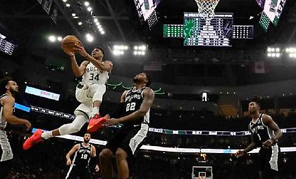 Τα καλύτερα του Γιάννη στη νίκη επί των Σπερς