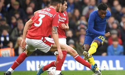 Εύκολη πρόκριση για Τσέλσι, «κόλλησε» η Τότεναμ, έκπληξη από Ντέρμπι!