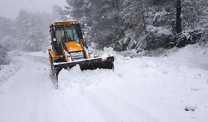 Ηφαιστίων: Προβλήματα από την κακοκαιρία στα Χανιά- Χιόνια στη Λέσβο