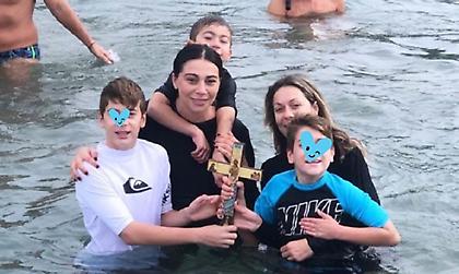 Βούτηξε για τον σταυρό η οικογένεια Σπανούλη