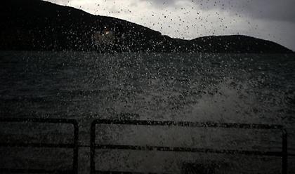 Ακρωτήρι Μαλέα: Και δεύτερο ρυμουλκό προσεγγίζει το πλοίο AEOLOS