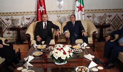 Ψάχνει για συμμάχους ο Ερντογάν: Στην Αλγερία Τσαβούσογλου αλλά και ο Σάρατζ