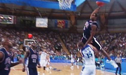 Μυθικός Βάις: «Φωνάξτε τον Βινς Κάρτερ στο All-Star να κάνουμε το ριμέικ του καρφώματος του 2000»