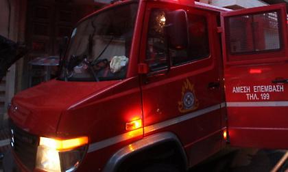 Βόλος: Κάηκε διπλοκατοικία - Τραυματισμός γυναίκας πυροσβέστη