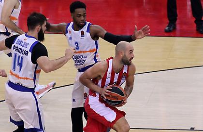 Νίκη στη Βαλένθια για να μην βγει από την… πρίζα ο Ολυμπιακός