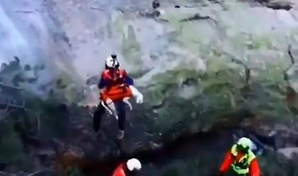 Ισπανία: Επιχείρηση διάσωσης παγιδευμένης σκυλίτσας από την πυροσβεστική (video)