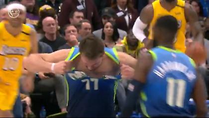 Έξαλλος ο Ντόντιτς, έσκισε τη φανέλα του! (video)