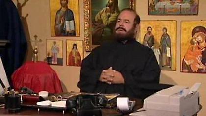 Κουίζ: Σου δίνουμε το θρυλικό μπινελίκι, θυμάσαι σε ποια σειρά ακούστηκε;