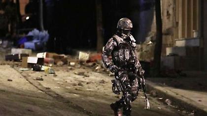 Οκτώ αστυνομικοί τραυματίστηκαν από την επιχείρηση στη Ματρόζου (pics)