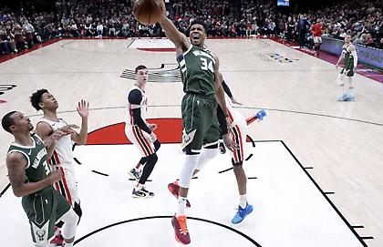 Βόλτα στο Πόρτλαντ με σούπερ Γιάννη για Μπακς