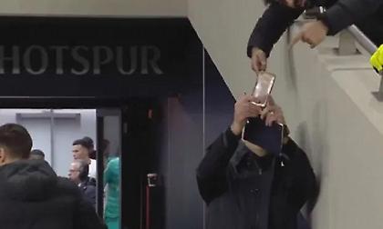 Αν δείτε τον Μουρίνιο, μην του ζητήσετε να τραβήξει selfie (video)