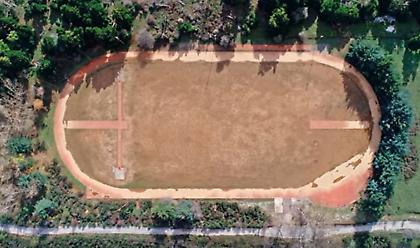 Το γήπεδο-φάντασμα του ΣΕΓΑΣ στα 1000 μέτρα υψόμετρο όπου «προπονούνται» λύκοι και ελάφια