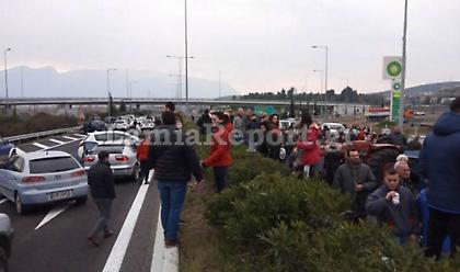 Λαμία: Κάτοικοι έκλεισαν την εθνική οδό διαμαρτυρόμενοι για το νέο hot spot