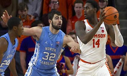 Με τον Τόμας αντικατέστησε τον Παρκς η Λάρισα