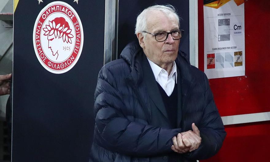 Θεοδωρίδης: «Χαίρεσαι να βλέπεις τέτοιες διαιτησίες, με 50-50% δεν κινδυνεύουμε από κανέναν»