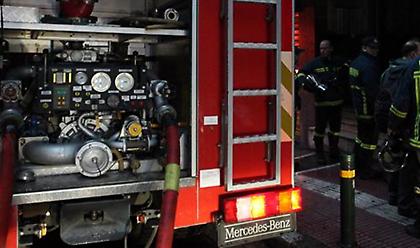 Φωτιά στον προαύλιο χώρο εργοστασίου στην Κόρινθο