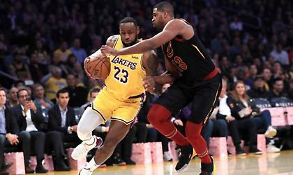 Ακάθεκτοι οι Λέικερς με νέο ιστορικό βράδυ του Λεμπρόν!