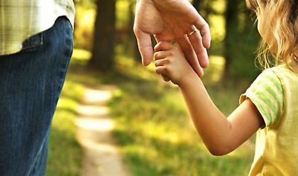 Βουλή: Κατατέθηκε το νομοσχέδιο για το επίδομα γέννησης 2.000 ευρώ - Ποιες οι προϋποθέσεις