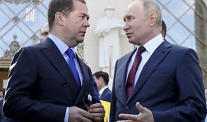 Ρωσία: Παραιτήθηκε η κυβέρνηση δια στόματος Μεντβέντεφ-Την έκανε δεκτή ο Πούτιν