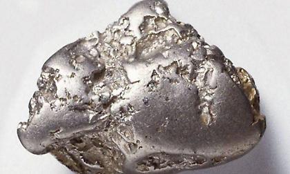 Το σπάνιο μέταλλο με το ελληνικό όνομα που είναι 5 φορές πιο ακριβό από το χρυσό