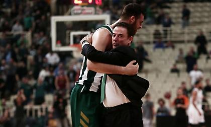 Εγκώμια Πιτίνο για Παπαγιάννη, χειροκρότημα από τους συμπαίκτες του!