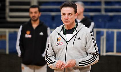 Πιτίνο: «Μοιάζουμε με τη Ζαλγκίρις, δεν πρέπει να δίνουμε ελεύθερα τρίποντα»