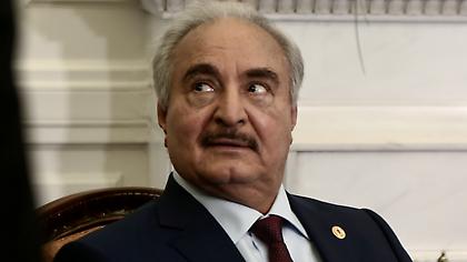 «Όλα ή τίποτα» για τον Χαφτάρ στο Βερολίνο  - Πράσινοι: Τιμωρούμε την Ελλάδα;