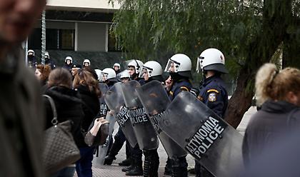 Συναγερμός ΕΛΑΣ στο Σύνταγμα: Συγκεντρώσεις υπέρ και κατά των μεταναστών