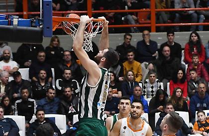 Η μεγάλη εμφάνιση του Παπαγιάννη στην Πάτρα (video)