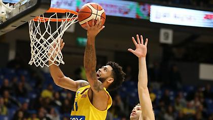 Άνετη νίκη με σούπερ Ντόρσεϊ για Μακάμπι