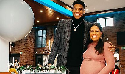 Παπούτσια αφιερωμένα στη σύντροφό του από τον Γιάννη (pics)