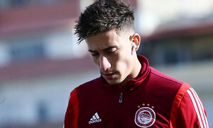 Τσιμίκας: «Έχω χαμηλά το κεφάλι – Αγαπώ τον Ολυμπιακό, ο Θεός και ο καιρός θα κρίνουν τη συνέχεια»