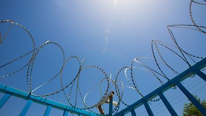 Κρατούμενος απέδρασε και έστειλε στην φυλακή καρτ ποστάλ από την Ταϊλάνδη