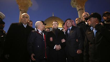 «Περάστε έξω»: Ο πρόεδρος Μακρόν βάζει τις φωνές σε Ισραηλινούς στρατιώτες (video)