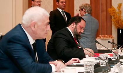 Σκληρή κριτική Μελισσανίδη σε FIFA/UEFA, ένταση μεταξύ Μαρινάκη-Σαββίδη!