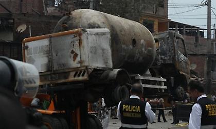 Περού: Τουλάχιστον δύο νεκροί από έκρηξη βυτιοφόρου στη Λίμα