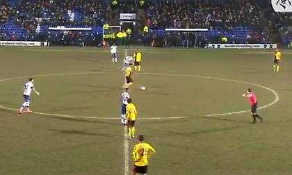 Έκανε σέντρα στο ματς με... πάσα στον εαυτό του και «χάρισε» φάουλ! (vid)