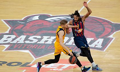 Μπαίνει στο χειρουργείο ο Χένρι της Μπασκόνια!