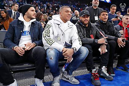 Οι σούπερ σταρ της Παρί βλέπουν Γιάννη (pic)