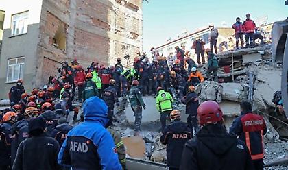 Σεισμός στην Τουρκία: Στους 31 οι νεκροί - Μάχη με τον χρόνο για ανεύρεση επιζώντων