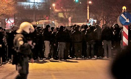 Οπαδοί του ΠΑΟΚ στα γραφεία της Νέας Δημοκρατίας στη Θεσσαλονίκη (pics)