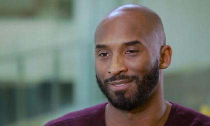 Το μεγαλείο του Κόμπι: Όταν έδωσε χείρα βοηθείας σε τροχαίο (video)